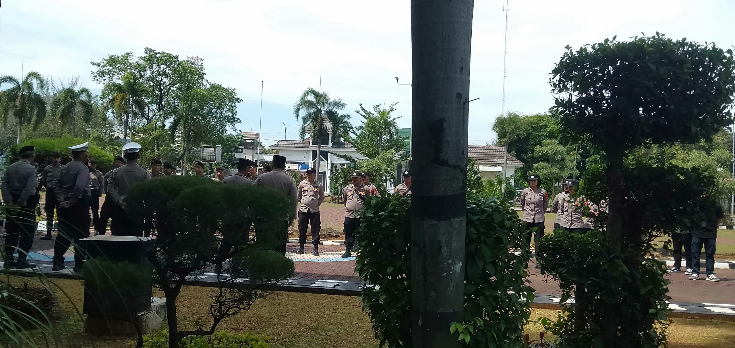 Polsek Kota Karawang Pengamanan Demonstrasi